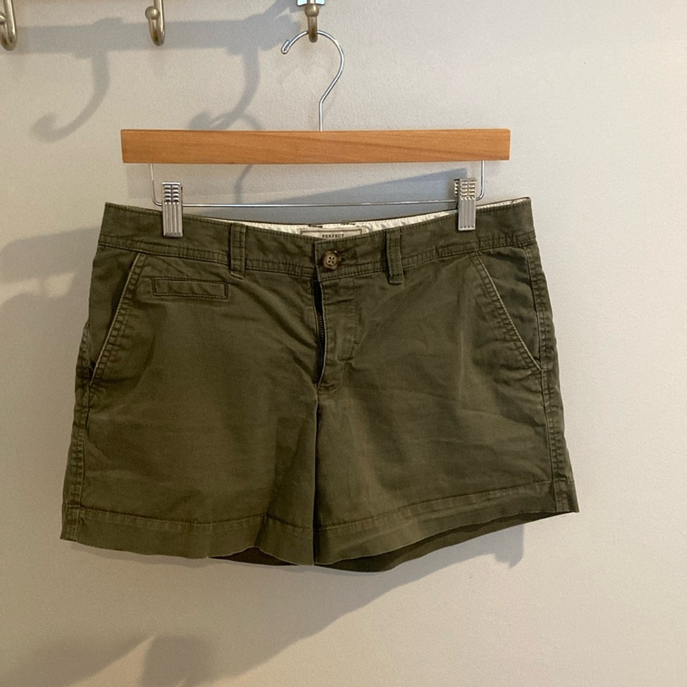 2/$15 💚 Old Navy shorts 💚 size 6 💚 olive green